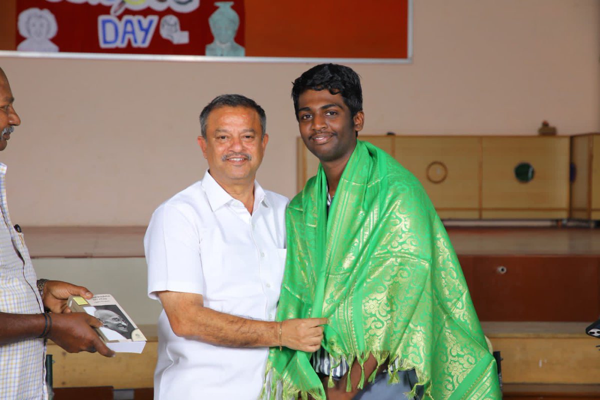 digitalbarath's tweet photo. I am pleased and grateful to have received recognition and appreciation from AMSG Ashokan Sir, the MLA of our Sivakasi constituency and also the president of my school. I would like to express my gratitude for this honour sir. 

#digitalbarath #amsgashokan #mlaashokan https://t.co/7sHCu2GpGN