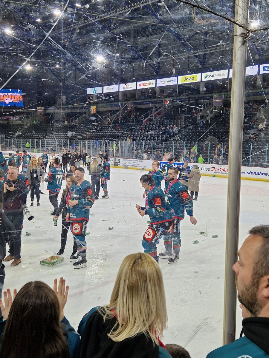 ChrisTor1967's tweet photo. What a night
Elite league champions 🏆 🏆 🏆 🏆 🏆 🏆 https://t.co/LHIruGdtBZ
