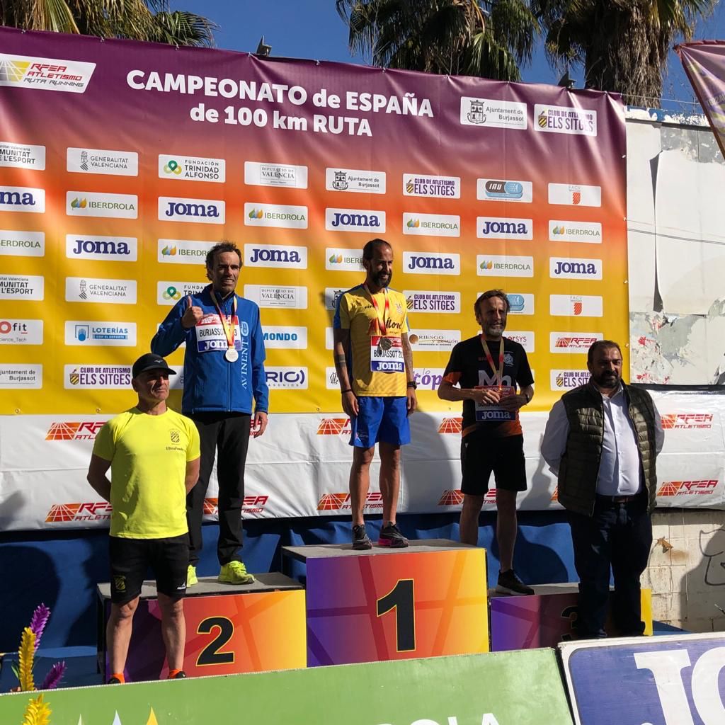 Espectacular una vez más nuestro Antonio Jesús Aguilar, del equipo de mantenimiento del Martín Carpena, que ha vuelto a coronarse por segunda vez consecutiva como campeón de España de 100 kms. en ruta. ¡Enhorabuena! <a href="/ajac79/">Antonio Conejo</a> <a href="/atletismoRFEA/">atletismoRFEA</a> 
#CtoEsp100k #Burjassot