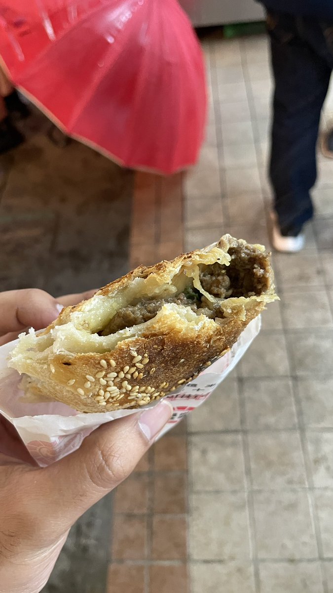 Arshiethromycin's tweet photo. Grabe walang hindi masarap na pagkain dito sa Taiwan plus mura pa!!!!

Here are some of my favorites (aside sa milk tea):
- Good Friend Cold Noodles
- Braised pork rice at Tian Tian Li
- Fuzhou Black Pepper Buns
- Miyahara ice cream https://t.co/d5ybhrxaEu