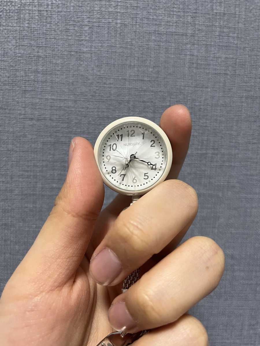 kango_emini's tweet photo. 時計届いたんだが割れてて草
クソ安いやつかったけどさあ、、一応使えるけどさあ、、、はらたつううううう https://t.co/d9oH0crWb3