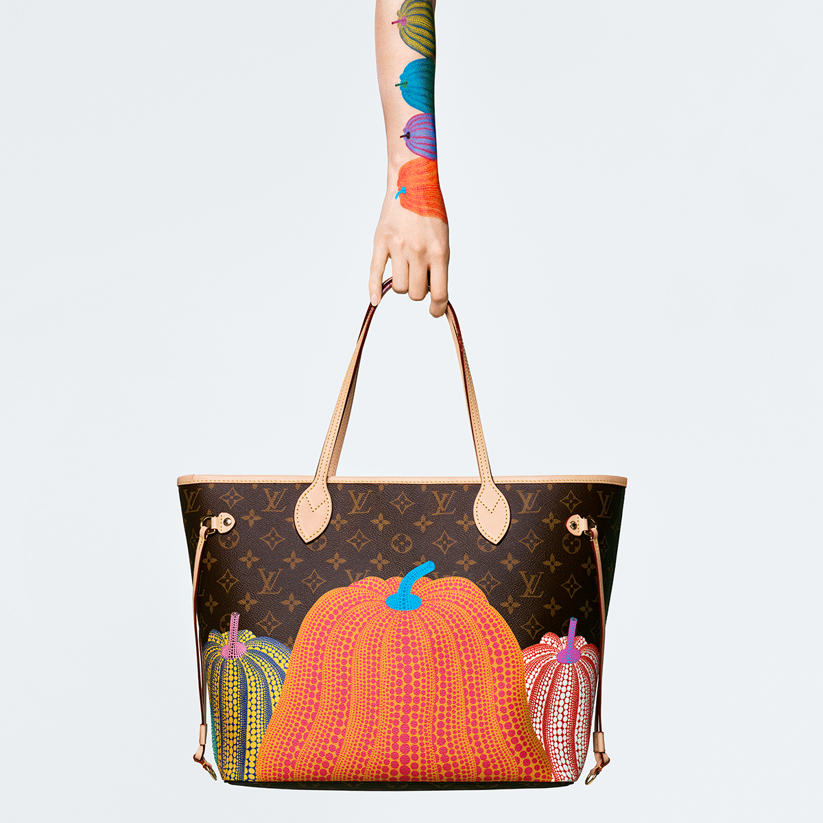 Louis Vuitton on X: #ZhouDongyu for #LVxYayoiKusama. The #LouisVuitton  Neverfull takes on the artist's emblematic Pumpkins motif. Discover the new  collection at   / X