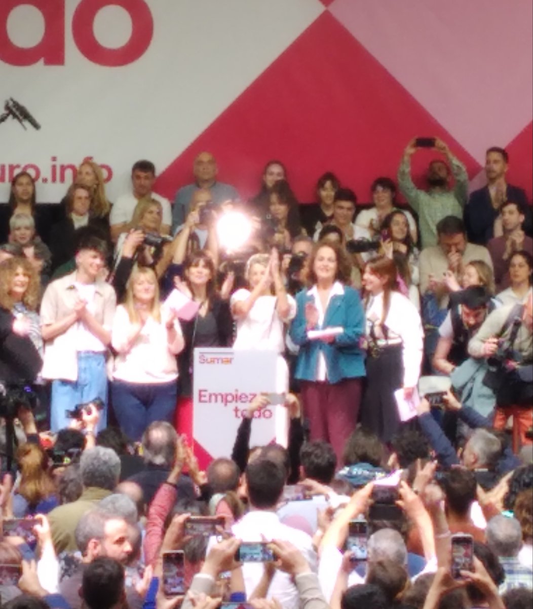 EoghanGilmartin's tweet photo. Spanish Deputy PM Yolanda Díaz arriving to announce her candidacy for the general elections for the left for new platform Sumar. She is currently the most popular political leader in Spain

Representatives from 15 parties n unions are here but not present are Podemos' 2 ministers https://t.co/bZDKOSYlSm
