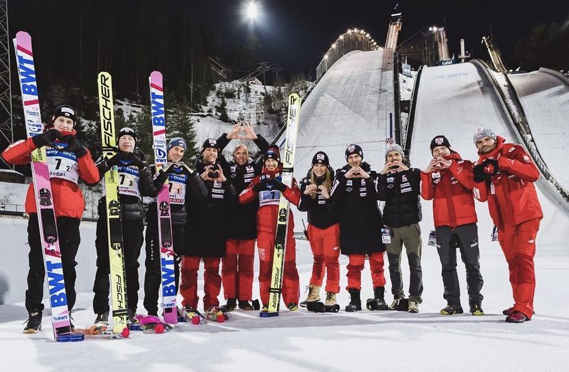 Emilkva's tweet photo. just #skijumpingfamily https://t.co/RD2mvjteQ1