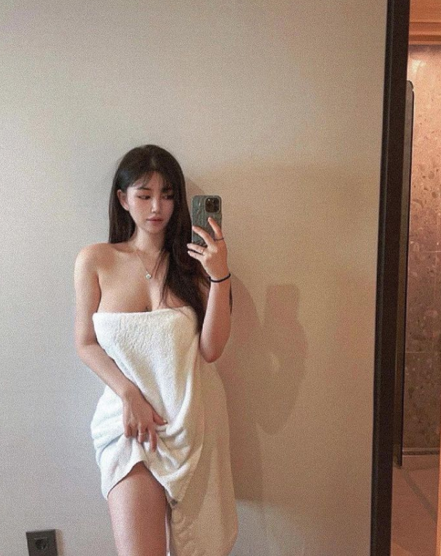 EmmaEffie8's tweet photo. 今天不退房了 昨晚的哥哥有事提前走了 没尽兴 能来的点赞评论 合适的我会主动私信你  性感蜜桃臀 #阿姨 #翘臀 #少妇 https://t.co/1PEpVsIMnR