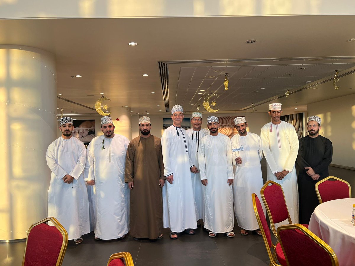 dhofarauto's tweet photo. أقامت ظفار للسيارات إفطارا جماعيا لموظفيها في صالة العرض بالوطية.
كل عام وانتم بخير من اسرة ظفار للسيارات! 🌙🕌
#ظفار_للسيارات #رمضان https://t.co/vBEbQ0Ym6g