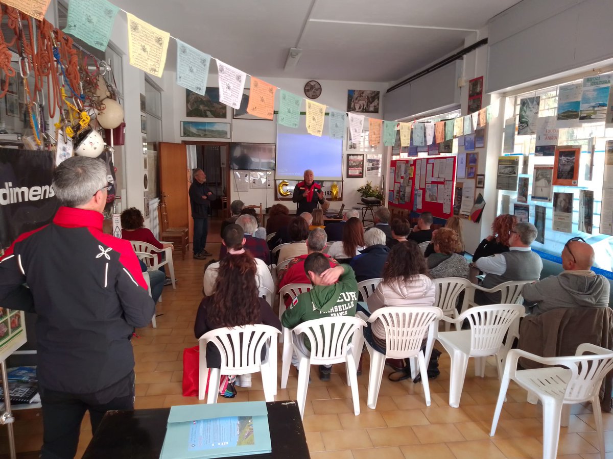 CAIAmatrice's tweet photo. È iniziato ieri presso la sede del #CAIRieti il Corso di #escursionismo E1 organizzato dalle Sezioni #cai di #Rieti #Amatrice #Antrodoco #Leonessa
@CAI150 @CDRLazio  @Comune_Amatrice https://t.co/nF5tyQvGhJ