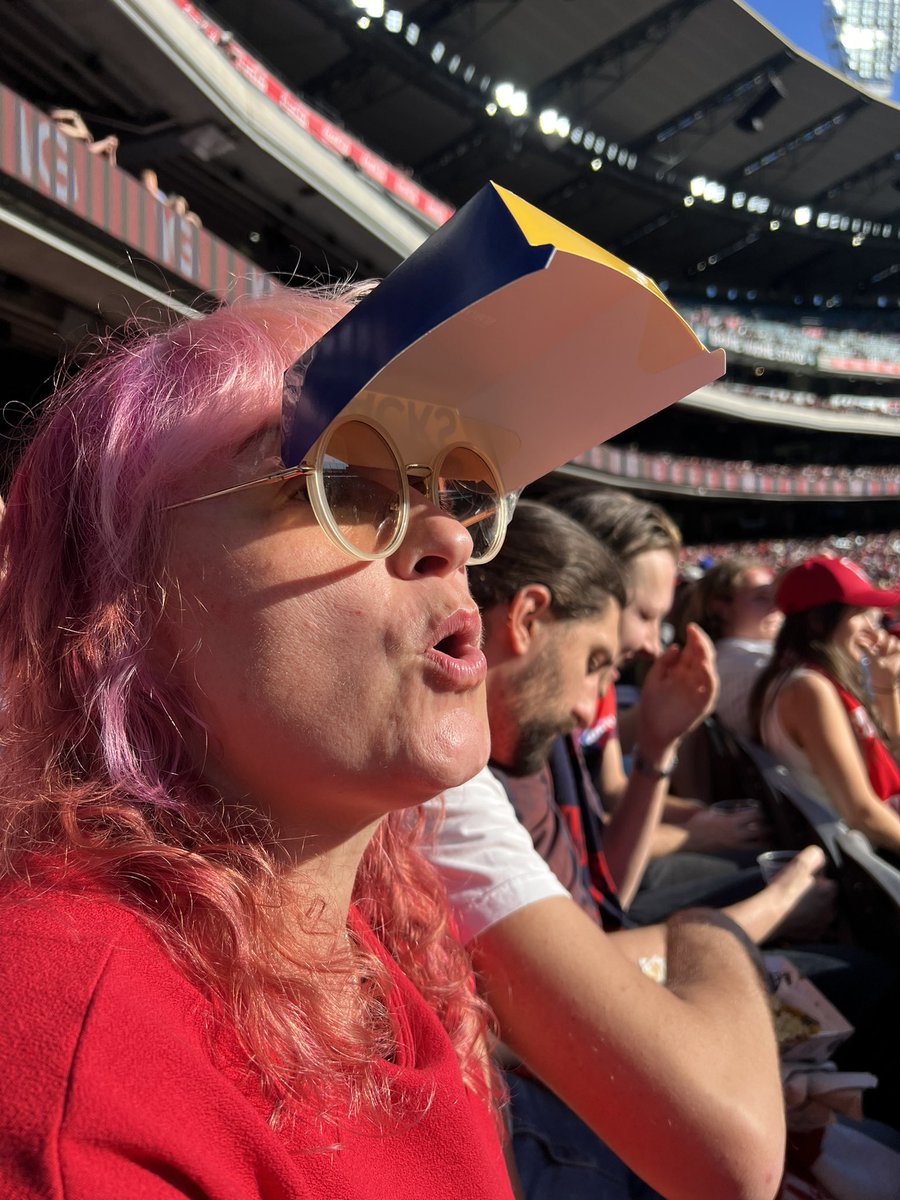 TwoLittleDheads's tweet image. Sun hack unlocked #lifehack #sunhack #Sydneyswans #deesvsswans