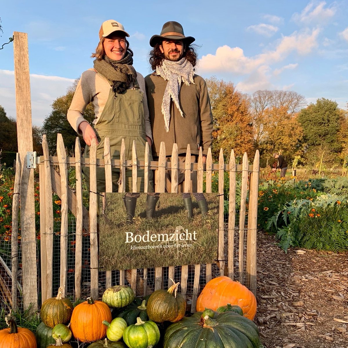€555,- voor wormenpoep Bodemzicht Malden. Deze 'klimaatboeren voor het leven' vlakbij onze route woelen de aarde niet om, maar werken samen met het bodemleven. Voor een florerende biodiversiteit en voedselteelt. Wij steunen via onze landschapsbijdrage   walkofwisdom.org/?p=39280