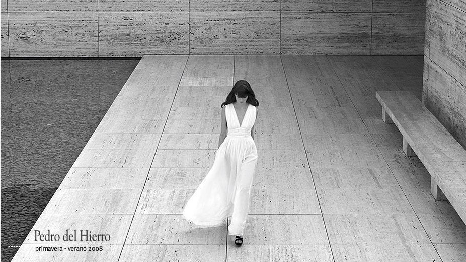 acafeole's tweet image. Hi April!! 

📸Campaña Pedro del Hierro en Pabellón Barcelona 

#arquitecturaymoda