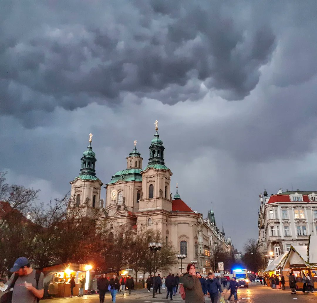 PeirisFont's tweet image. Avui fa una setmana feia la maleta. Ara ens queden les fotos i els records. Praga. Viatge 2n de batxillerat.