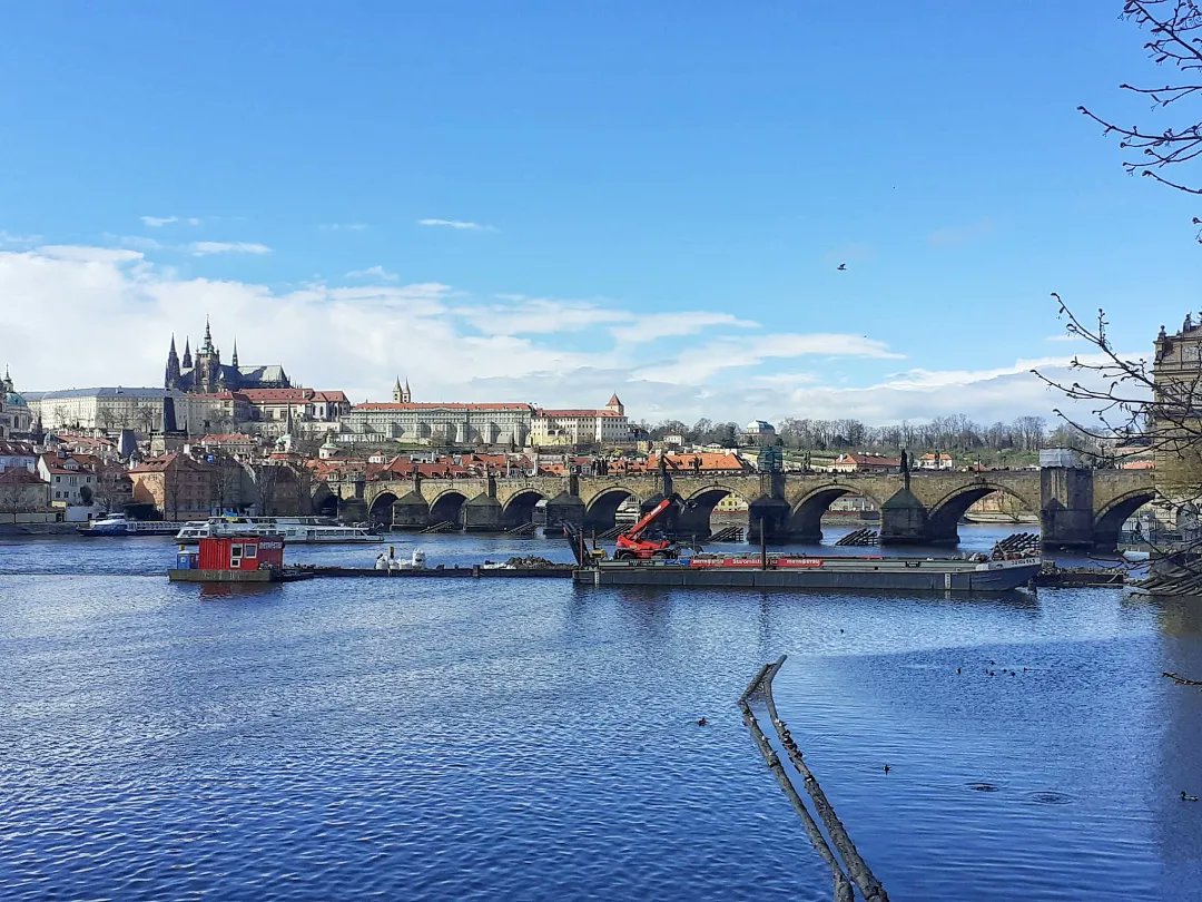 PeirisFont's tweet image. Avui fa una setmana feia la maleta. Ara ens queden les fotos i els records. Praga. Viatge 2n de batxillerat.