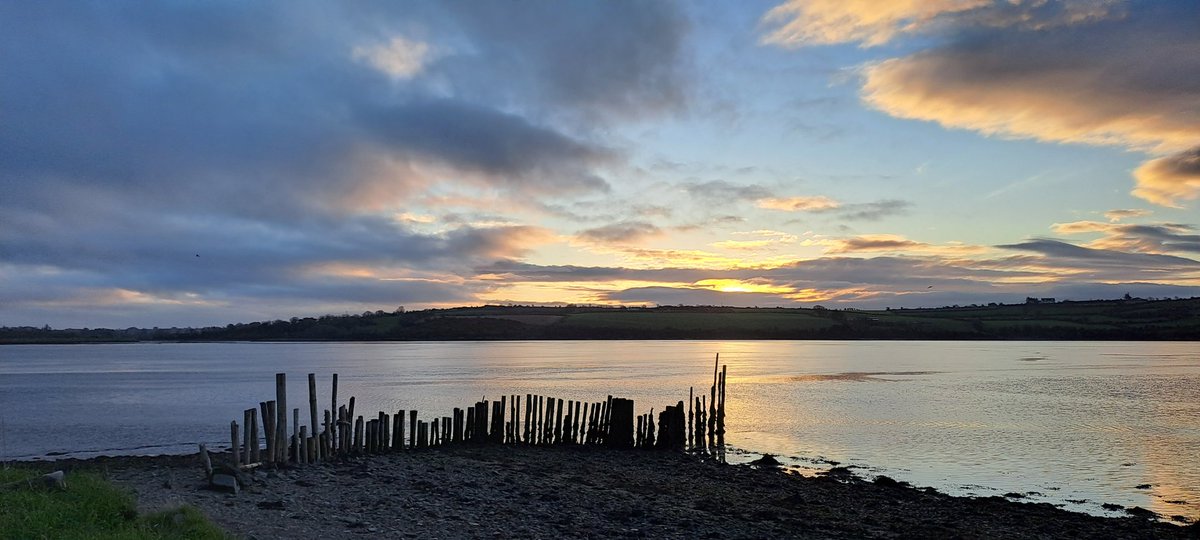 #MoransPolesSunrise a bright dry start but a very cool breeze from the NE. #Cheekpoint #Waterford