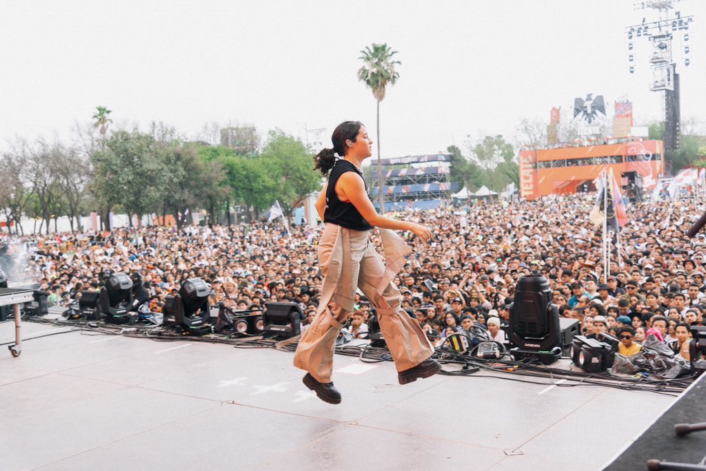 ximenamusic's tweet photo. Verlos cantar conmigo este @TecatePalNorte es un abrazo al corazón 🫶🏼 LQM #todossomosmelche #espectaculosSeguros

📷 @apanauu https://t.co/zKSno0rY3p