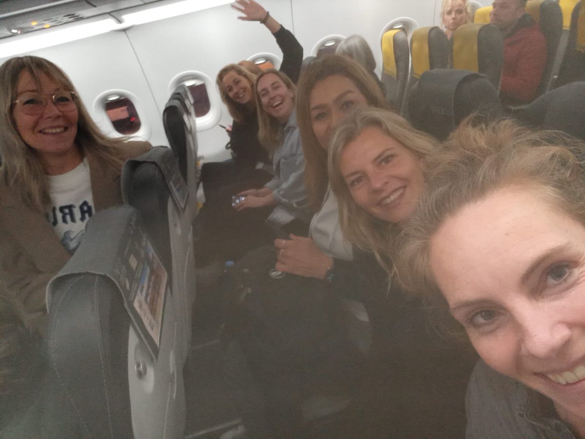 We zijn geland 🛩️🇪🇸😎🎾#trainingsweek 
#padel #damesteam #marbella