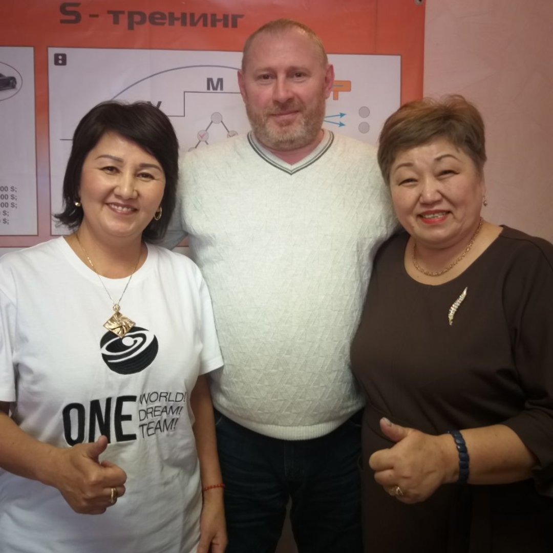 Неделя вышла Насыщенной
Прошёл Обучение от Миллионеров
и денег ещё заработал (300💲)

2 дня Обучения от Практиков открыло Глаза!
Увидел КАК простые люди вылазят из жопы и становятся Миллионерами. В принципе ничего сложного = надо просто узнать Секрет и просто Делать и Делать!