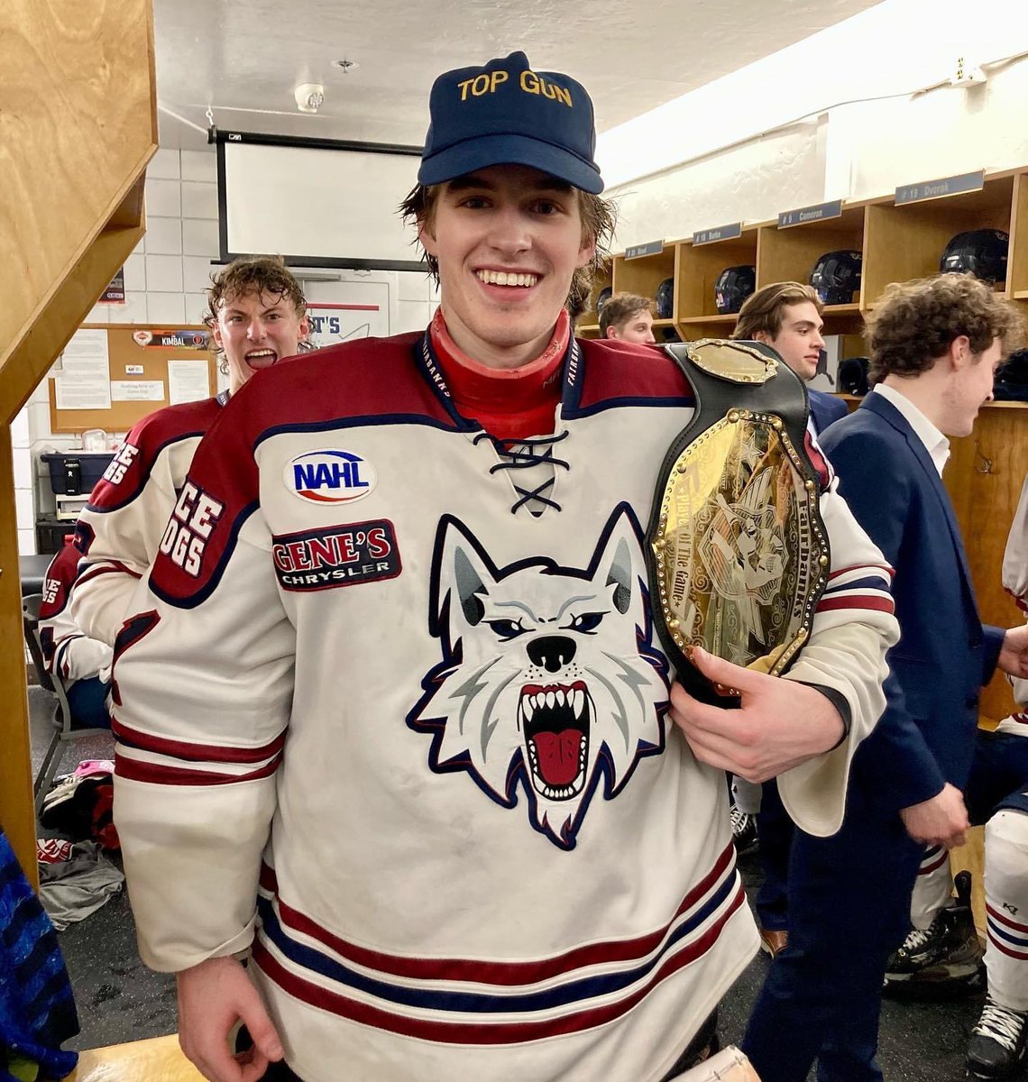 Top Gun looks good on you, Olson!