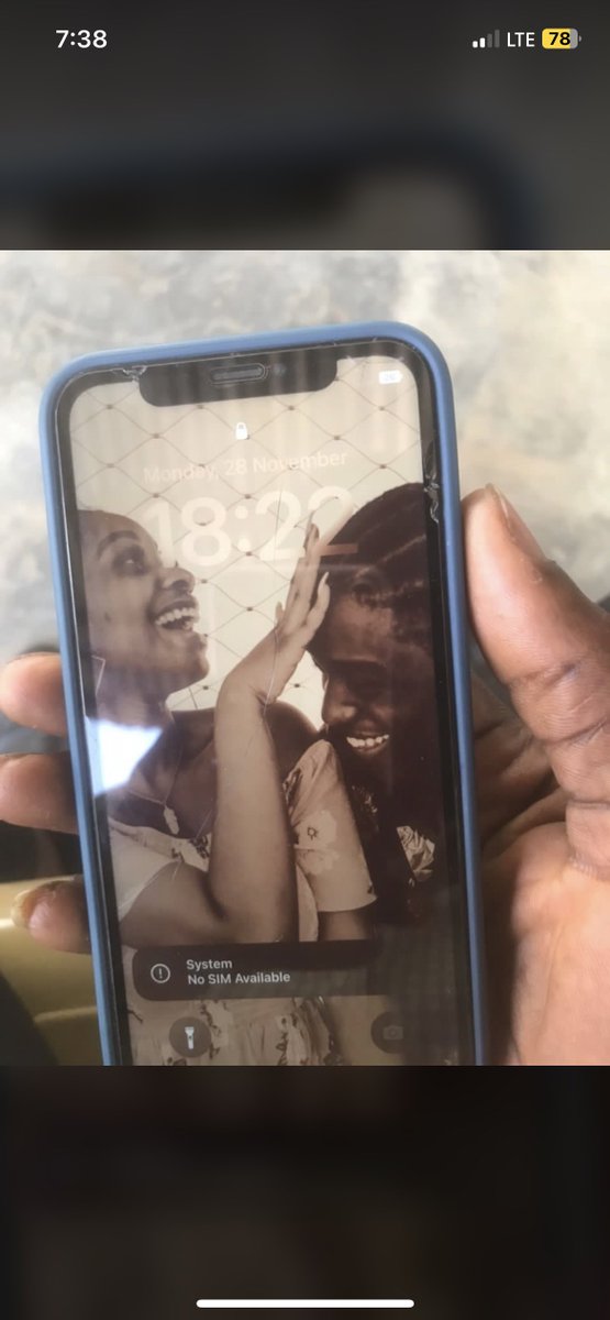 mr_sobowale's tweet photo. This phone was lost and found in U.I. So if you know any of the persons on the wallpaper. Dm https://t.co/4S9fjfYB7t