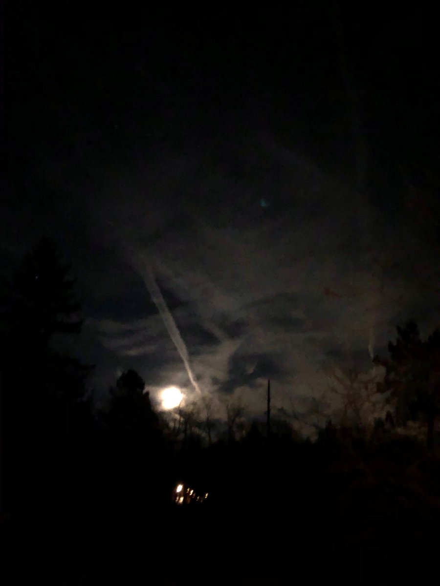 onthechemtrail's tweet photo. And— to bring a close to International Chemtrail Awareness Day 2023... can someone really tell me this is natural?? Disgusting!
#chemtrails #lookup #internationalchemtrailawareness #notnormal #notcontrail #1984 https://t.co/vQDA2gR8kk