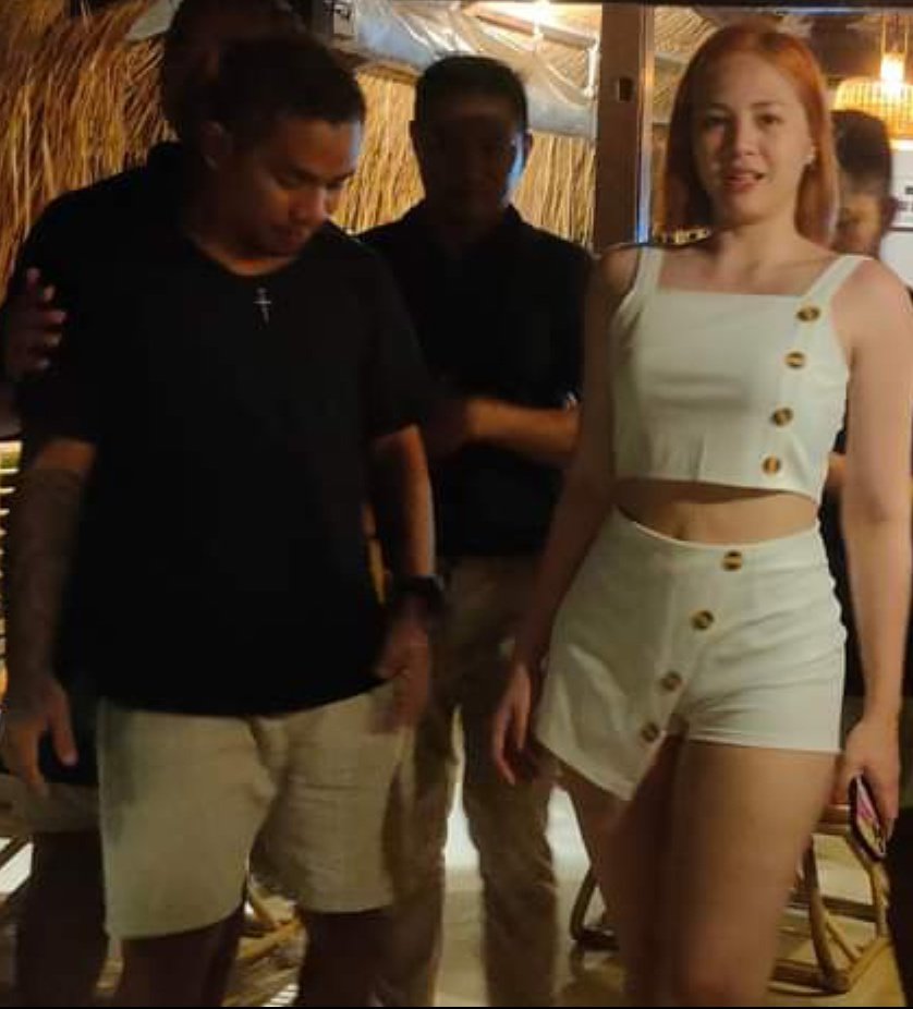 colslowlow's tweet photo. Maganda ba yung paa kuya? Sumbong kaya kita. https://t.co/ZnthJOq14o