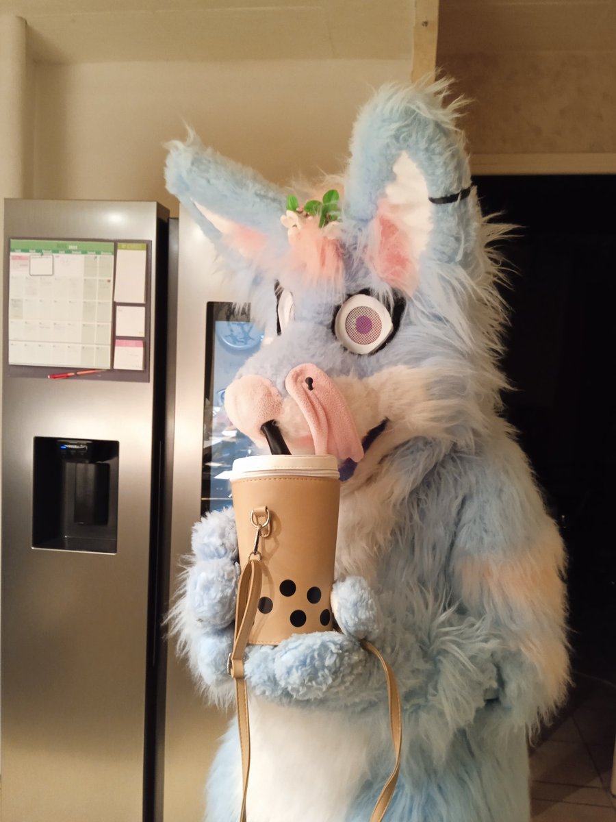 FurOrleans's tweet photo. Amis à poil, amis à plume, amis à écailles, que se passe t'il quand un fufu a une petite soif ? https://t.co/VMjD5bm880
