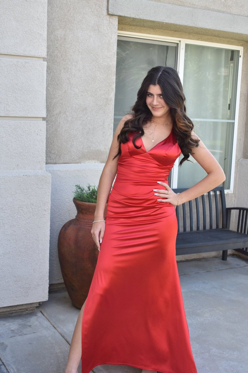 ChristaSilvey's tweet photo. Prom 2023- The Lady in Red❤️ #bond #jr #Summithigh #nixonlibrary https://t.co/Z1T52A5mCy