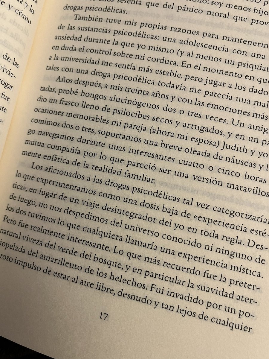 Ya que no puedo dormir porque eso hice toda la tarde, ando empezando este libro al que le traía ganas desde hace tiempo… #CulturadeDrogas #HowToChangeYourMind