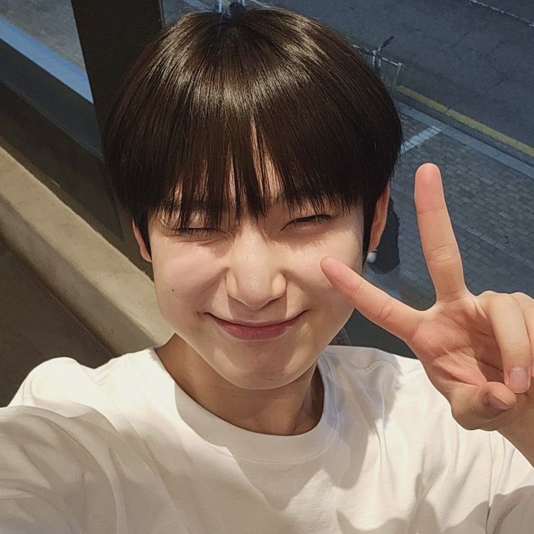 kiarxvy_'s tweet photo. hello everyone!! ^-^ I’m Kia and i'm looking for #Writer, #Reader, and any interactive #moots!
🎧  she/her, filo
🎧  ‘06 liner
🎧  looking for any fandom moots
🎧  planning on writing my first au!
🎧  please ♡ / ↺ to spread! https://t.co/Gq7742QmIU