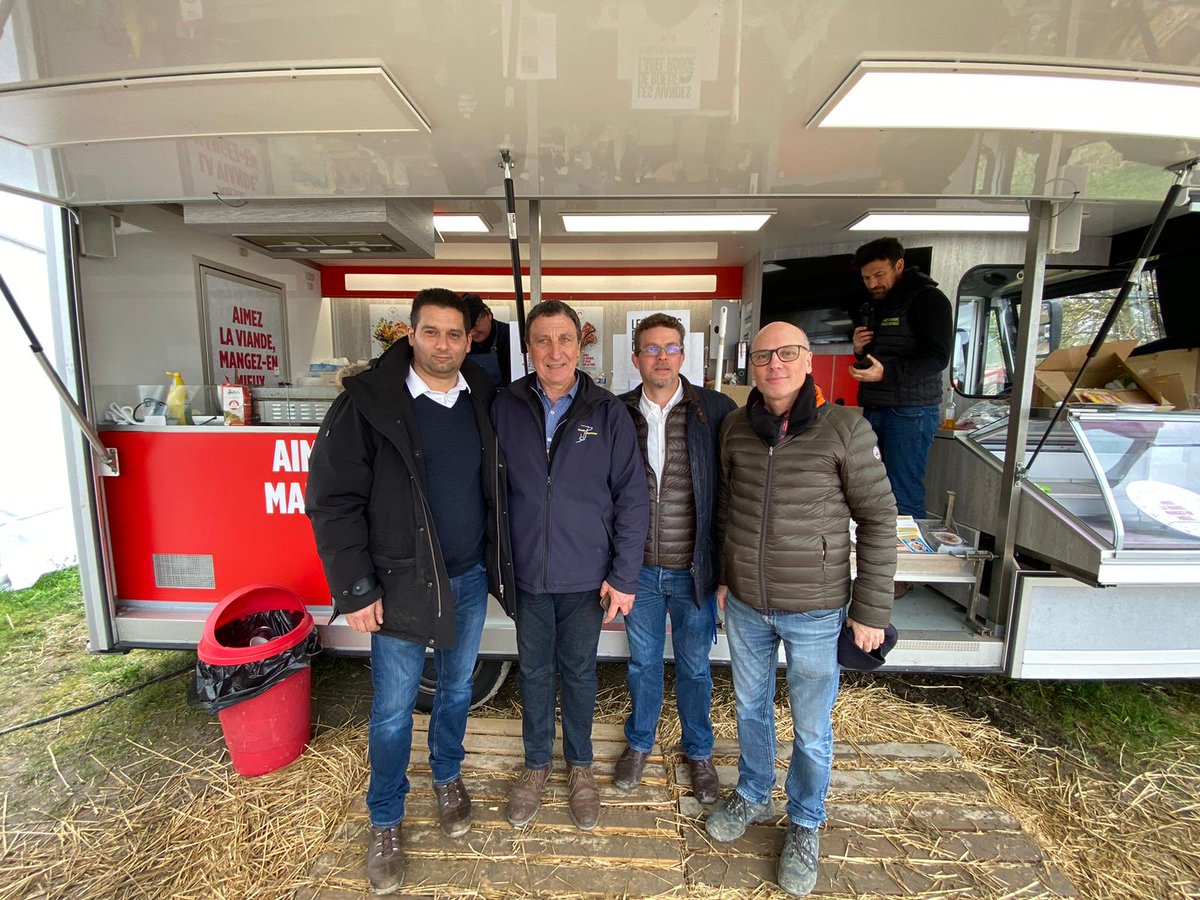 DeplancheC's tweet photo. Foire de coulommiers ⁦@InterbevIDF⁩ ⁦@DufourPhilipp11⁩ ⁦@PavillonViandes⁩ ⁦@BienManger⁩ ⁦@ChLambert_FNSEA⁩ https://t.co/VV9ysxJs31