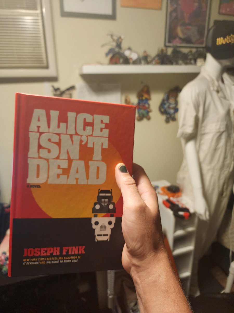 darklordbinks's tweet photo. March was Alice Isn't Dead. October came early this year, goddamn. Very spooky (it's by the same mind that writes for Night Vale) if you like cryptids you gotta read this shit. Also it's queer! https://t.co/DJEnovZ4Fi