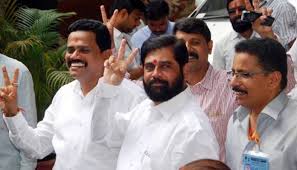 BabaNkarale1's tweet photo. @mieknathshinde @Dev_Fadnavis @narendramodi @rashtrapatibhvn @abpmajhatv @aajtak @TV9Marathi @MahaDGIPR @nurses_state @Niteshkarale05 *५० आमदार जेव्हा राज्य सोडून १ महिना गुवाहाटीत गेले त्यांचा पगार कसा निघाला?*
  मग मायबाप सरकार कर्मचा-यांच्या संपकाळातील पगाराच्या मागे का लागले? https://t.co/NS9AeyUAX6