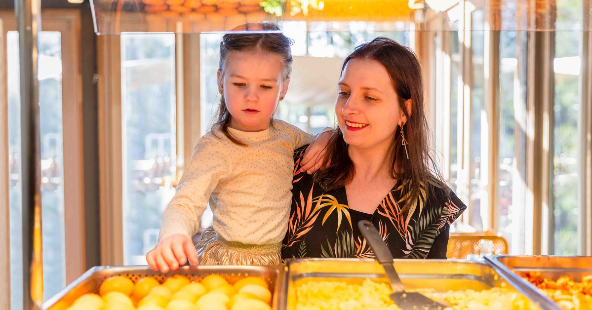 Waar ontbijt jij 1e Paasdag? Kom naar Apenheul en geniet van een heerlijk ontbijtbuffet in onze sfeervolle Kambizuri lodges! 🥐🥚🍞🍊🥞☕ Daarna loop je als een van de eersten ons park in 🐒 
apenheul.nl/het-park/activ…
#tip #pasen #paasontbijt #ontbijt #ontbijten #uniek #beleving