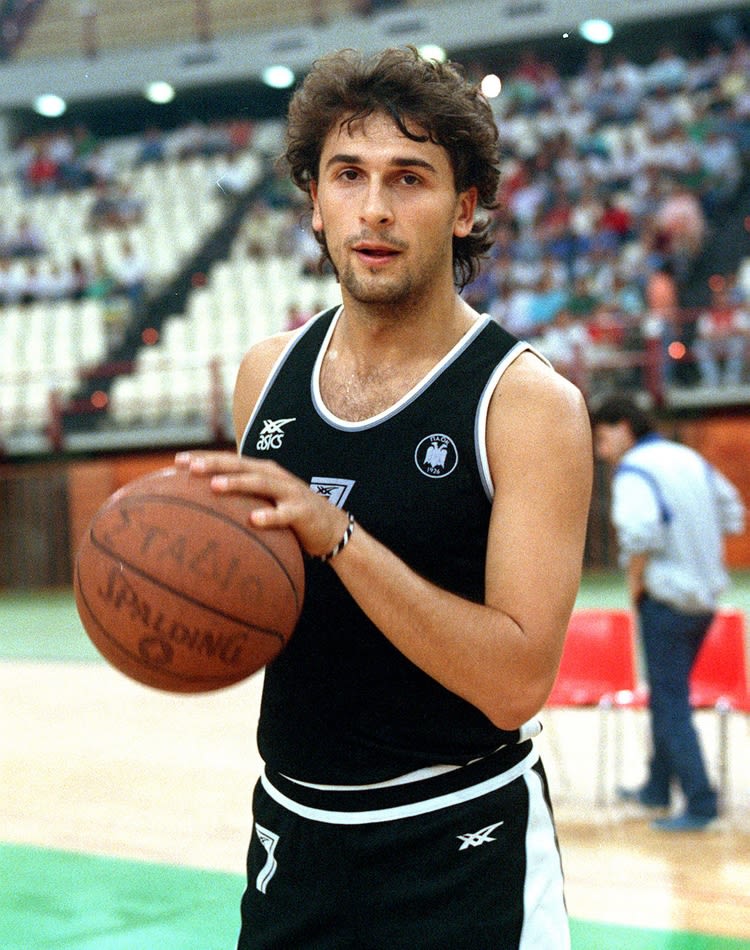 Hoopfellas_gr's tweet photo. Eάν παιζόταν ένα μεγάλο ματς και ήθελα ένα σουτ για να κερδίσω, θα το έδινα στον Στογιάκοβιτς,τον Έντι Τζόνσον ή τον Αλβέρτη.
Εάν παιζόταν η ζωή μου, θα το έδινα στον Μπάνε Πρέλεβιτς.
Τα μεγαλύτερα intangibles στην ιστορία του ελληνικού μπάσκετ.
#paokbc #prelevic https://t.co/8zchEm3FYT