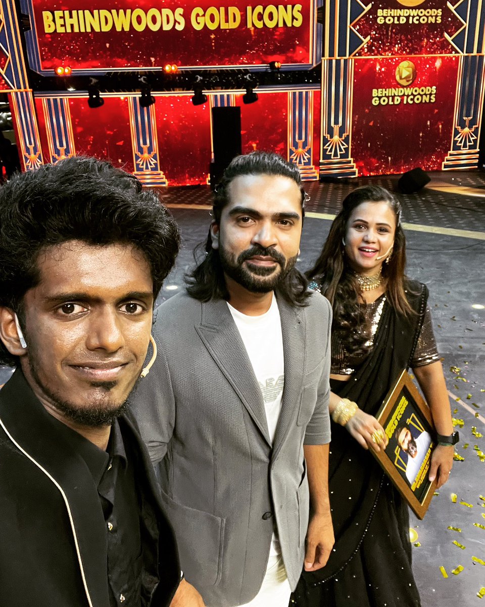 iamManimegalai's tweet photo. All about yesterday 💛 #AtmanSTR 
Happy to host this Grand Event of “Behindwoods Gold Icons” 😎
Very Soon Ungal paarvaiku 🎉
@behindwoods https://t.co/04hM7jBw1u