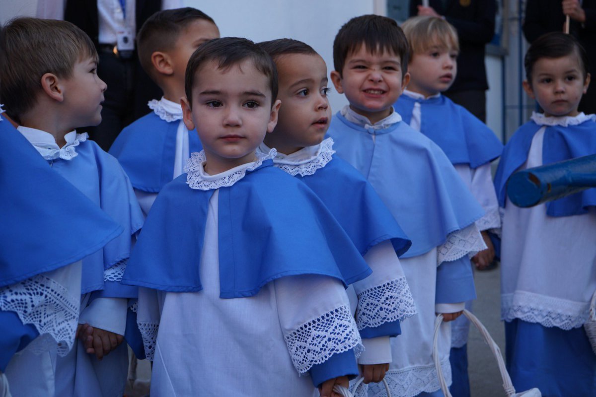 Estación de Penitencia de la Cofradía del Dulce Nombre de María. El Viernes de Dolores, 31.03.2023 alumnos, familias y personal de #StMarySchool dieron comienzo a la #SemanaSantaSevilla2023