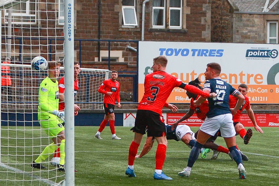 nmurrayphotos's tweet photo. @RaithRovers 2 - 0 @queensparkfc https://t.co/9OITURKIJz