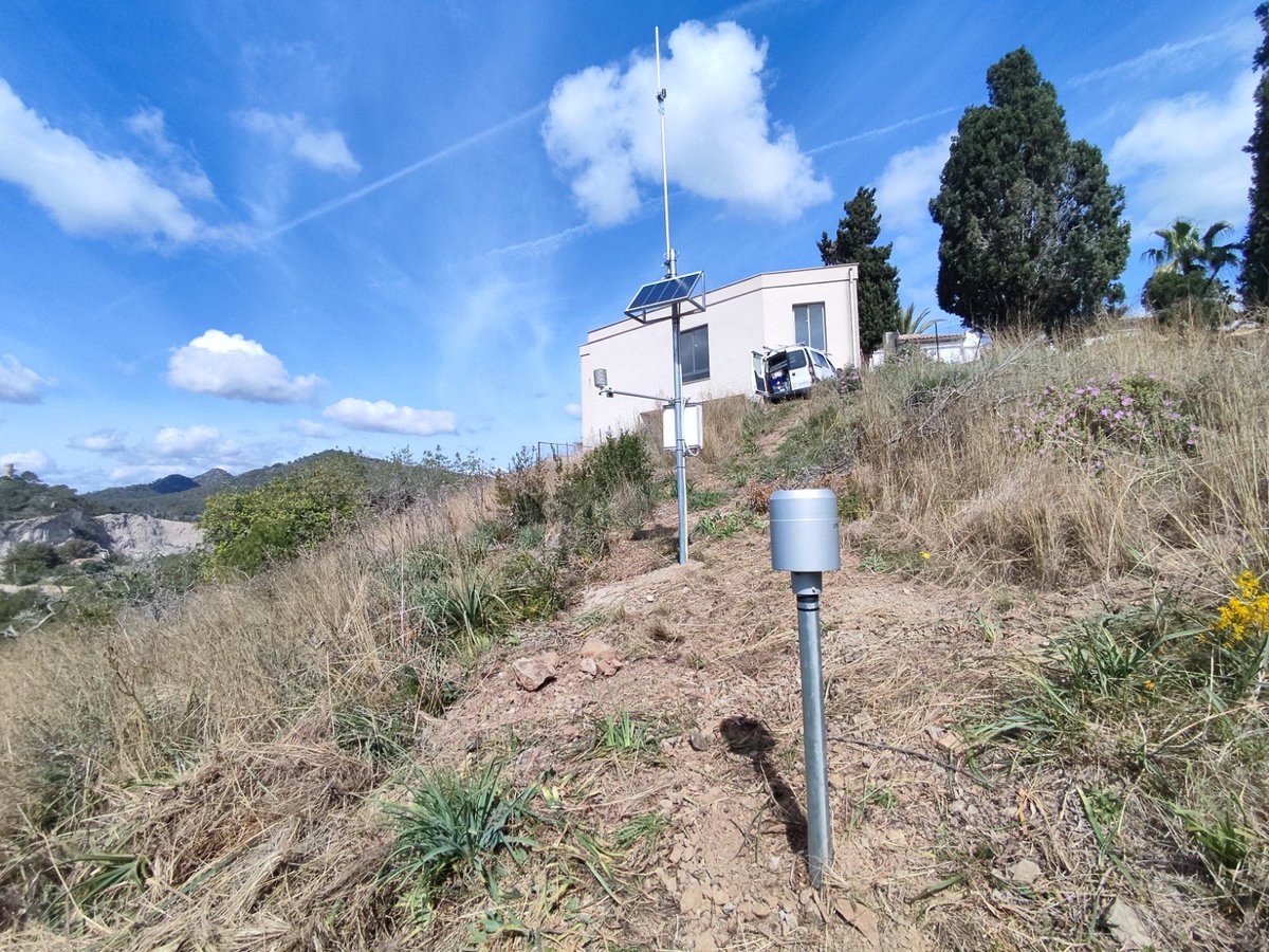 AJSonServera (@aj_son_servera) on Twitter photo La <a href="/UIBuniversitat/">Universitat de les Illes Balears - UIB</a> i la Direcció General d'Emergències i Interior i l'Ajuntament, ha instal·lat una estació geometeorològica al Cementeri.
Això crea un sistema d'alerta primerenca dels riscos d'inundació amb informació en temps real sobre l'estat dels torrents. La <a href="/UIBuniversitat/">Universitat de les Illes Balears - UIB</a> i la Direcció General d'Emergències i Interior i l'Ajuntament, ha instal·lat una estació geometeorològica al Cementeri.
Això crea un sistema d'alerta primerenca dels riscos d'inundació amb informació en temps real sobre l'estat dels torrents.