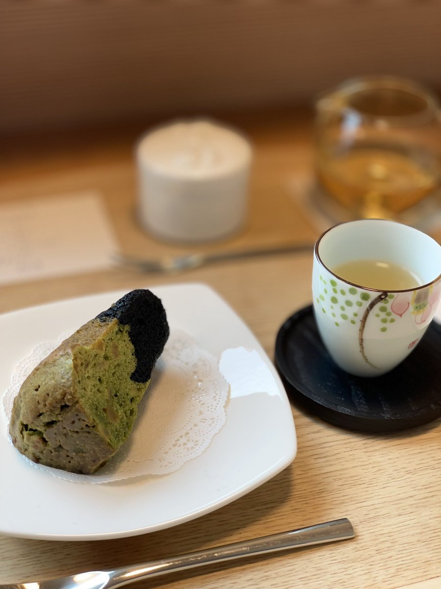 Myself17R's tweet photo. 本当は教えたくない隠れ家カフェ🤍
銀座にある掌ティールーム🌱🍃
厳選��れた中国茶とスイーツが愉しめます🍵🫖
#お茶時間 #お茶好き #ティータイム #お茶の楽しみ方 #茶好連 https://t.co/kJrMAOwiC9