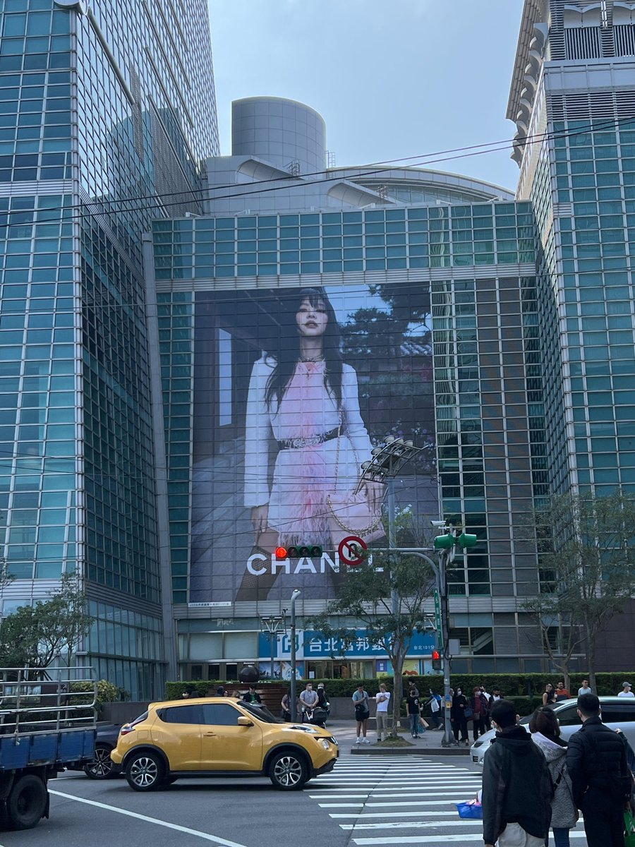 jnkoopsies's tweet photo. this is HUGE wow jennie https://t.co/JHAK3YE4gA