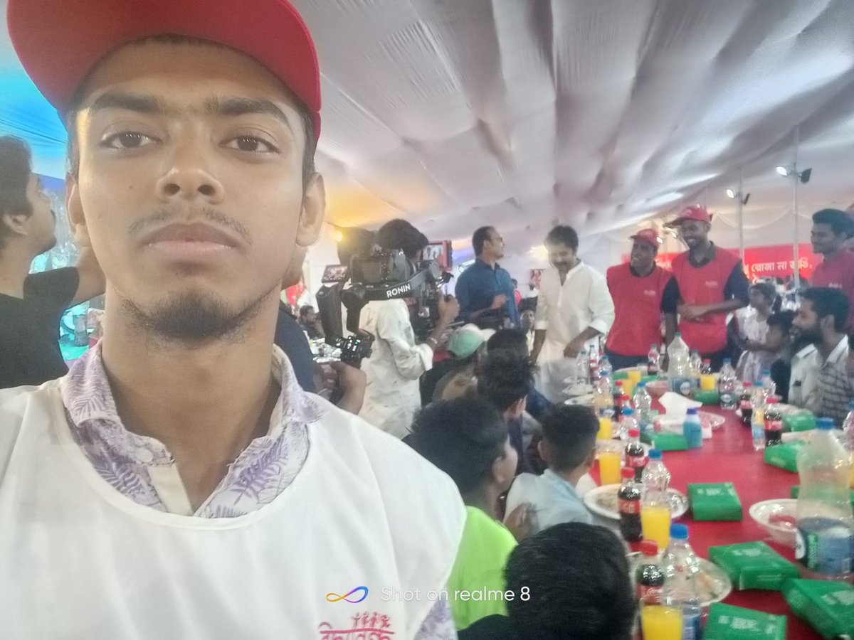 socialsaiful's tweet photo. ইফতারে স্বেচ্ছাসেবীদের উৎসাহ দিতে যুক্ত হয়েছেন আফরান নিশো। ছিন্নমূল মানুষের সাথে আমাদের ইফতার। https://t.co/CDggea1QPw