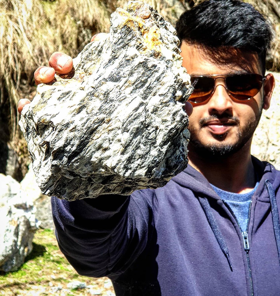 Sharif_Ul_07's tweet photo. Happy International Geologist Day! 

to all ‘rockers’ out there, keep knocking (closed doors not included)! 

#geologistday #happygeologistday #geology #geologist #geological #rocks #earth 

@Geologyofindia @GeologyIndia @BritGeoSurvey @GeologyTime https://t.co/2NzBrdd3Y9