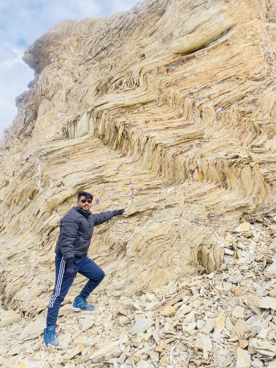 Sharif_Ul_07's tweet photo. Happy International Geologist Day! 

to all ‘rockers’ out there, keep knocking (closed doors not included)! 

#geologistday #happygeologistday #geology #geologist #geological #rocks #earth 

@Geologyofindia @GeologyIndia @BritGeoSurvey @GeologyTime https://t.co/2NzBrdd3Y9