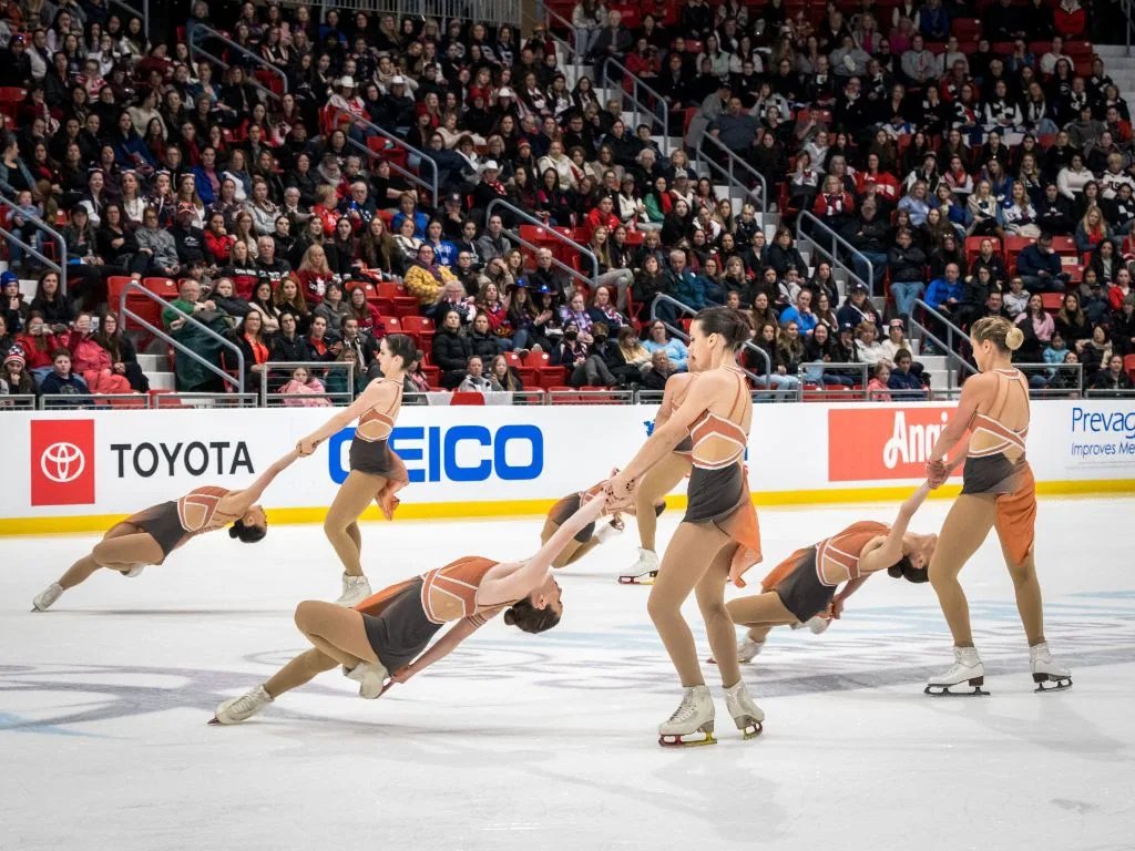 Hieloespanol's tweet photo. El Team Fusión ha logrado la 17ª posición en el mundial de sincro (Lake Placid 🇺🇸). Han acabado muy satisfechos pues han conseguido su mejor marca tanto en programa largo (97,38 puntos) como en total acumulado (142,84 puntos) Enhorabuena!!
📸 Pedro Seguí para Hielo Español https://t.co/tX70xh2TYc