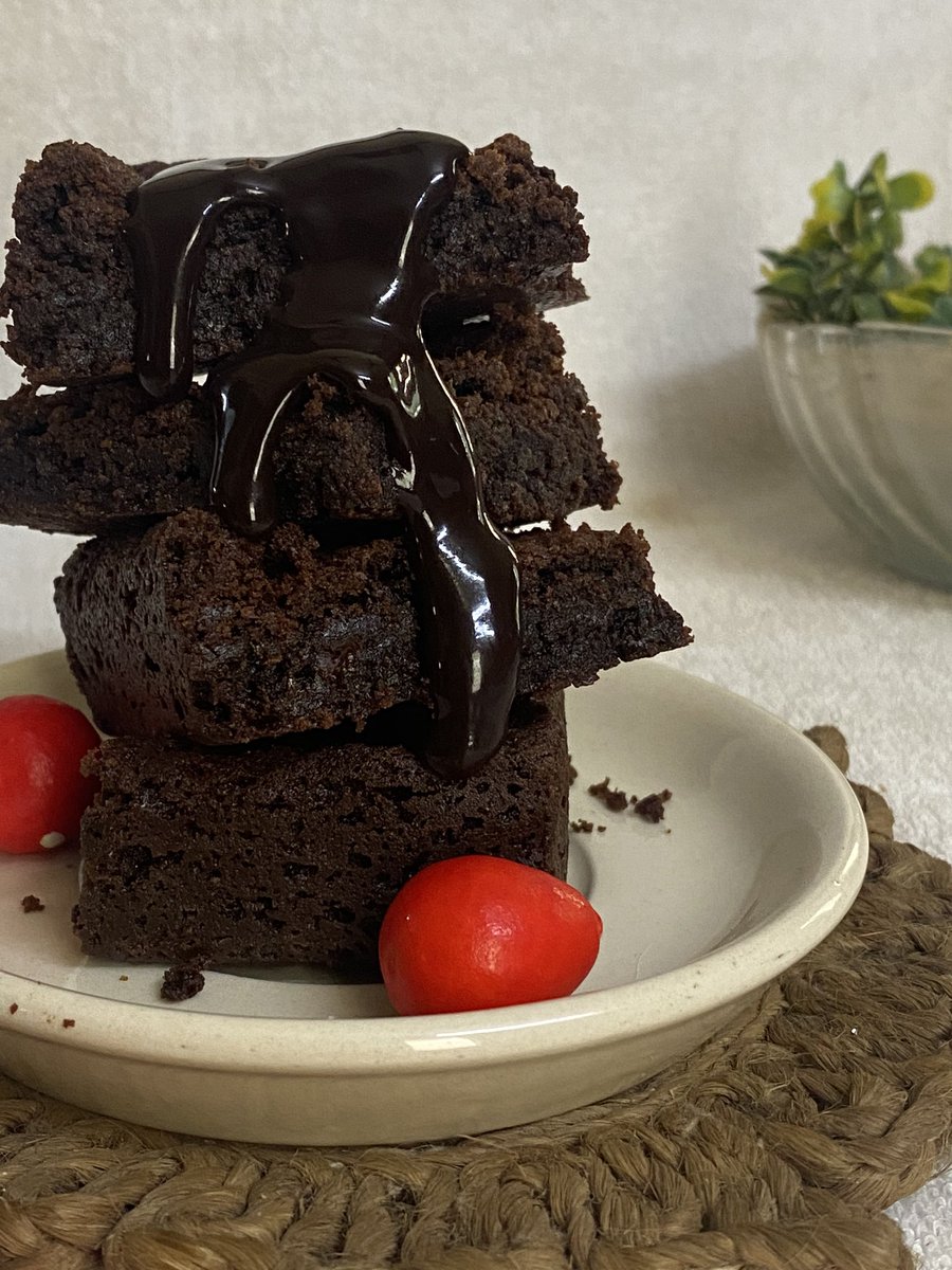 MUMsYUM's tweet photo. Chocolate Fudge brownies don’t need an occasion… any day is brownie day 
#Brownies #MumsyumDesserts https://t.co/p9zEXugB9J