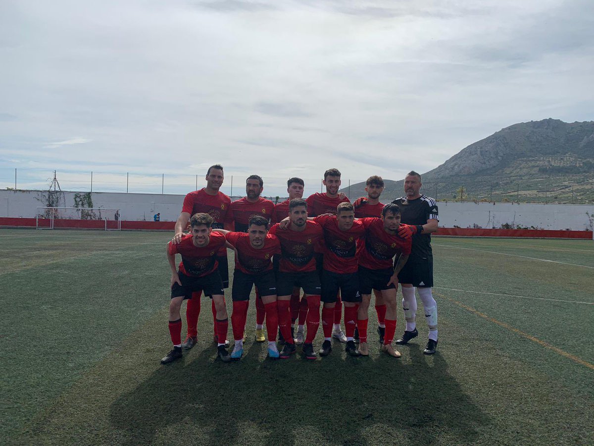 Empate a cero en el partido del sábado frente a Navas en un encuentro donde los rojos dispusieron de numerosas ocasiones para adelantarse pero una vez más no quiso entrar.
Punto importante ya que todos los rivales habían pinchado,
A preparar la salida a Cazorla 💪🏽💪🏽💪🏽⚽️⚽️⚽️🏆