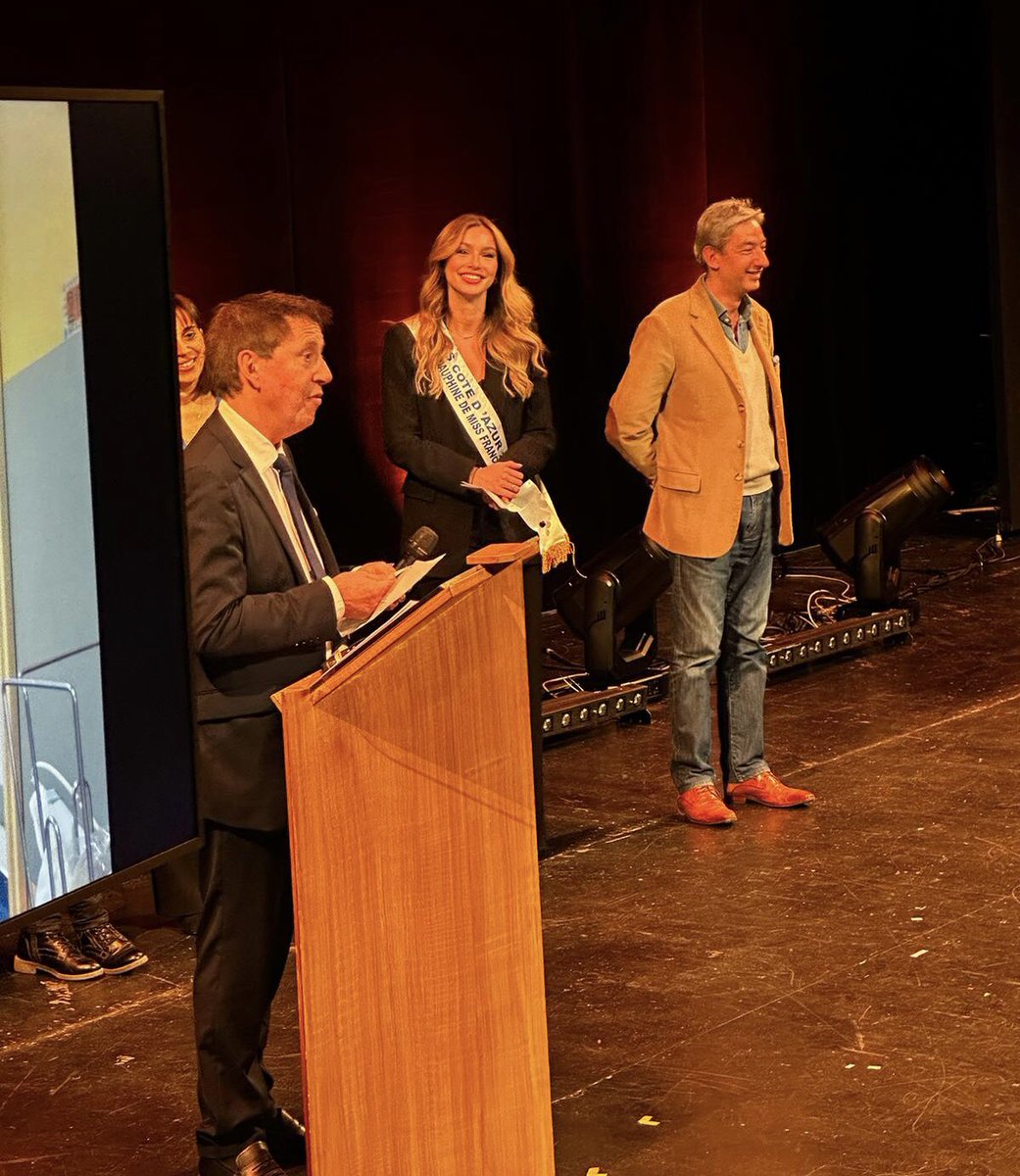 Herve CAEL (@hervecael) on Twitter photo Je représente <a href="/cestrosi/">Christian Estrosi</a> à la soirée caritative de l’association PALLIA-AIDE en faveur du service de soins palliatifs <a href="/CHUdeNice/">CHU de Nice</a> Hôpital Archet
Merci à tous les partenaires : L’humoriste <a href="/laurent_barat/">Laurent Barat</a> Flavy Barla miss Côte d’Azur <a href="/BertrandRossi06/">Rossi Bertrand</a> …
L’<a href="/Operadenice/">Opéra de Nice</a> plein à craquer Je représente <a href="/cestrosi/">Christian Estrosi</a> à la soirée caritative de l’association PALLIA-AIDE en faveur du service de soins palliatifs <a href="/CHUdeNice/">CHU de Nice</a> Hôpital Archet
Merci à tous les partenaires : L’humoriste <a href="/laurent_barat/">Laurent Barat</a> Flavy Barla miss Côte d’Azur <a href="/BertrandRossi06/">Rossi Bertrand</a> …
L’<a href="/Operadenice/">Opéra de Nice</a> plein à craquer