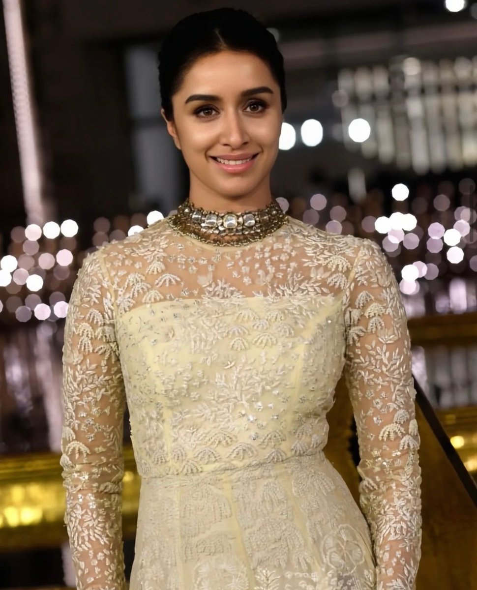 aashayein_'s tweet photo. Thanks to ambanis we got see this serve 🔥❤️ @ShraddhaKapoor https://t.co/8Ki93Javma