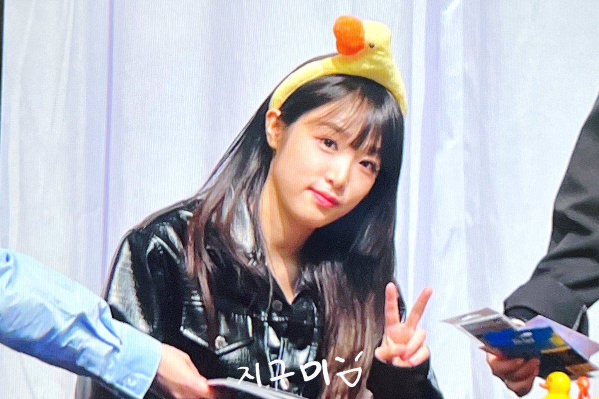 duckstar_0929's tweet photo. 230402 팬사인회 프리뷰

🐥

#최예나 #예나  #ChoiYeNa #YENA 
#イェナ https://t.co/5KIqdRPr6e