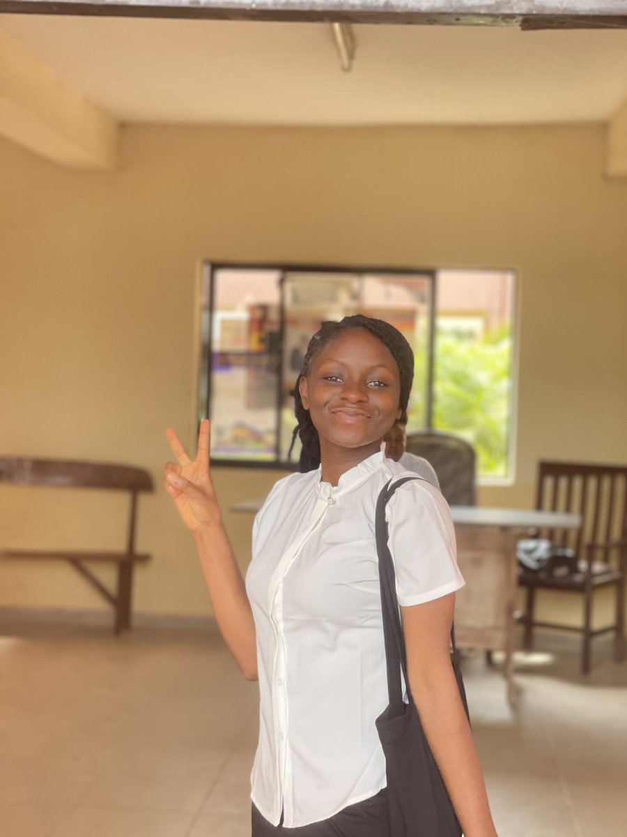 AfolayanLoveth1's tweet photo. #Day2
#eksulaw #lawsan #lawstudents #blackandwhite https://t.co/HeFhqvIkrr