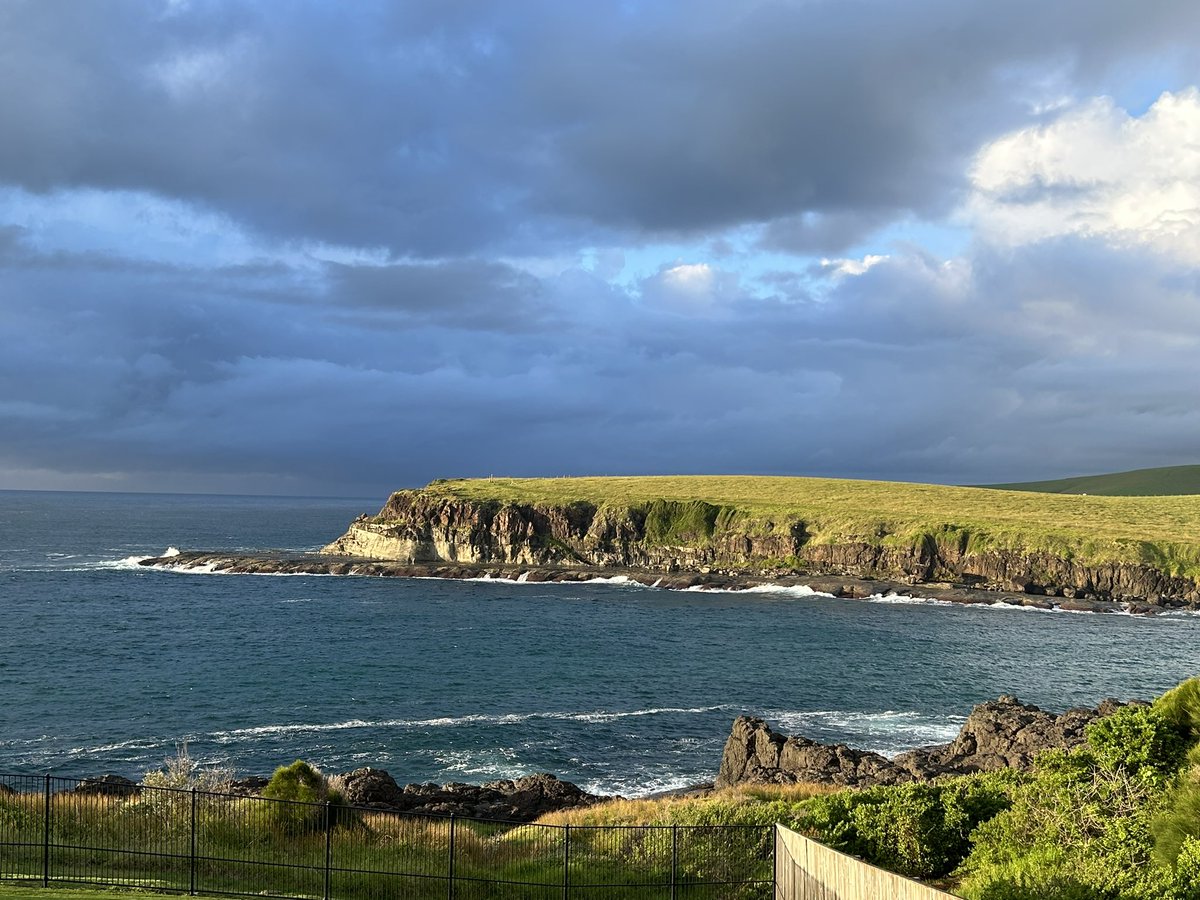 Anza_Simmo's tweet photo. Search "water" in your camera roll and quote with the best pic.
#LovesBay #Kiama #CalmBeforeTheStorm https://t.co/wSE042RJ4d